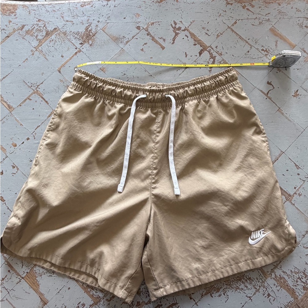 Nike Beige Casual Shorts Men’s Medium